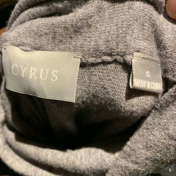 cyrus Grey Comfy Cozy Oversize Knit Sweater Bat's Wings Sleeves Cowlneck Sz S - Picture 10 of 11